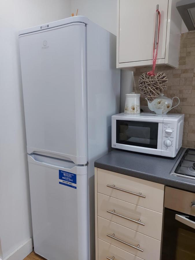 Lux Apartment In Gatwick Crawley  Buitenkant foto